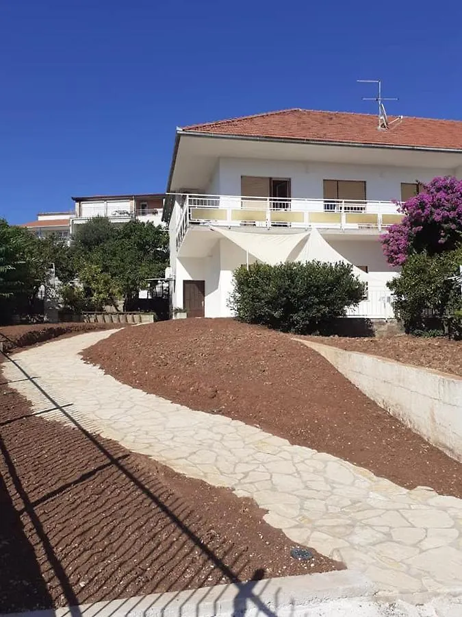 Apartman Simac Okrug Gornji Trogir 0*,